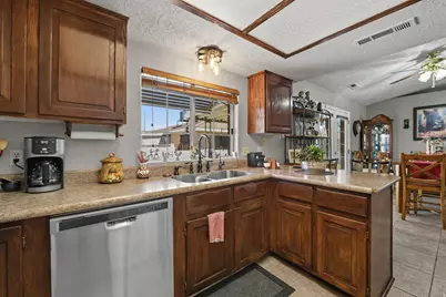 1055 E 900 S, Saint George, UT 84790 - Photo 12
