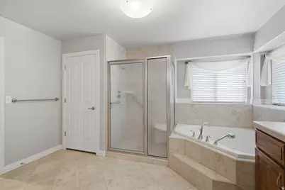 42 E Hillsborough N, Pleasant View, UT 84414 - Photo 22