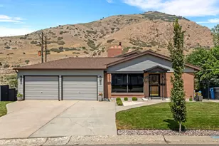 3371 E Larchmont Dr, Salt Lake City, UT 84109 - Photo 2
