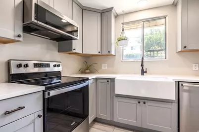 208 N Oakleaf Ln, North Salt Lake, UT 84054 - Photo 8