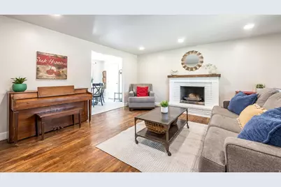 208 N Oakleaf Ln, North Salt Lake, UT 84054 - Photo 2