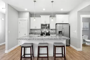 9283 S Bennington Ct, Sandy, UT 84094 - Photo 8