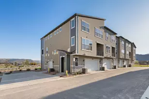 6807 W Heart Rock Ln, Herriman, UT 84096 - Photo 2