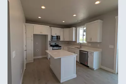 3375 E Baywater Dr #516, Eagle Mountain, UT 84005 - Photo 2