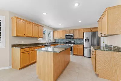 1121 Oakridge Park Dr, Farmington, UT 84025 - Photo 6