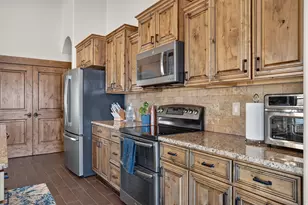 425 E Meadow Lark Ln, Elk Ridge, UT 84651 - Photo 12