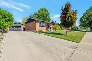 873 S 400 W, Bountiful, UT 84010 - Photo 2