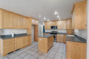 182 S Morning Mist Ln, Kaysville, UT 84037 - Photo 4