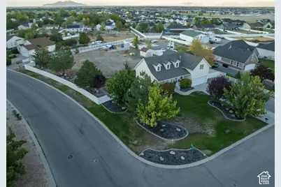 395 Premier Ln, Grantsville, UT 84029 - Photo 2
