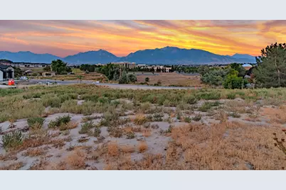 1096 W Kings Landing Ct #2, South Jordan, UT 84095 - Photo 2