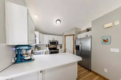 5503 S 3375 W, Roy, UT 84067 - Photo 8