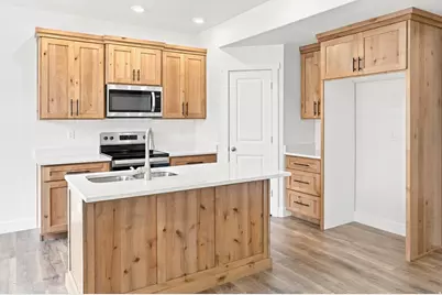 817 S 270 E #4, Smithfield, UT 84335 - Photo 4