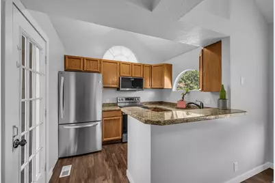 1387 W Breakwater Dr S, Taylorsville, UT 84123 - Photo 10