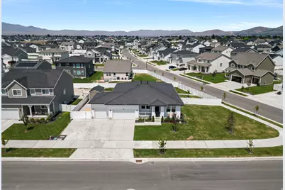 1611 E Cottontail Dr, Eagle Mountain, UT 84005 - Photo 2