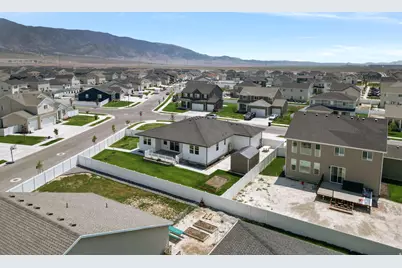 1611 E Cottontail Dr, Eagle Mountain, UT 84005 - Photo 46