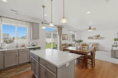 1644 W Red Pine Dr, Syracuse, UT 84075 - Photo 8