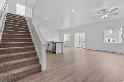 7136 Oquirrh Ranch Pkwy N, Eagle Mountain, UT 84005 - Photo 8