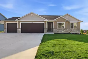 437 N 800 E, Hyde Park, UT 84318 - Photo 2