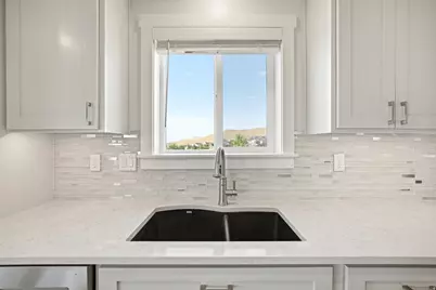 437 N 800 E, Hyde Park, UT 84318 - Photo 10