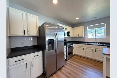 1872 S 575 E, Clearfield, UT 84015 - Photo 8
