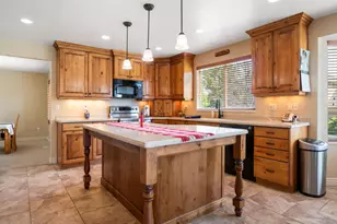 10403 S Walnut Canyon Ln, South Jordan, UT 84009 - Photo 2