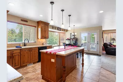 10403 S Walnut Canyon Ln, South Jordan, UT 84009 - Photo 12