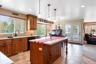 10403 S Walnut Canyon Ln, South Jordan, UT 84009 - Photo 12