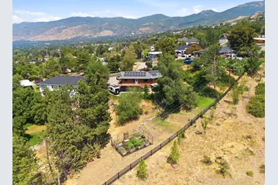 102 E Oakridge Dr S, Bountiful, UT 84010 - Photo 54