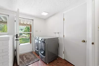 102 E Oakridge Dr S, Bountiful, UT 84010 - Photo 28