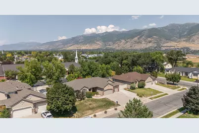 319 E 2300 Res S, Kaysville, UT 84037 - Photo 4