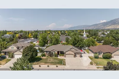 319 E 2300 Res S, Kaysville, UT 84037 - Photo 2