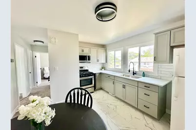 358 W 4575 S, Washington Terrace, UT 84405 - Photo 4
