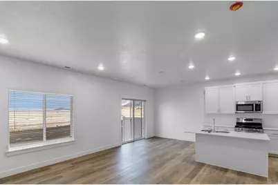 743 W 725 N, Smithfield, UT 84335 - Photo 2