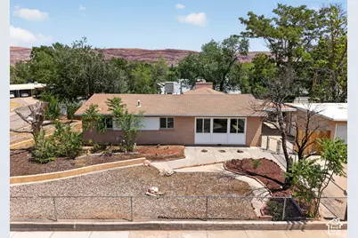 683 Mountainview Dr, Moab, UT 84532 - Photo 2