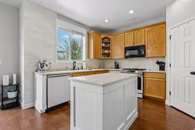 2819 E Hideout Cir N, Eagle Mountain, UT 84005 - Photo 14