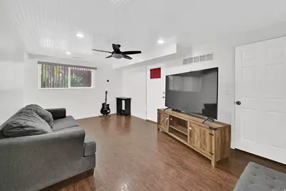 455 E 5600 S #D, Murray, UT 84107 - Photo 8