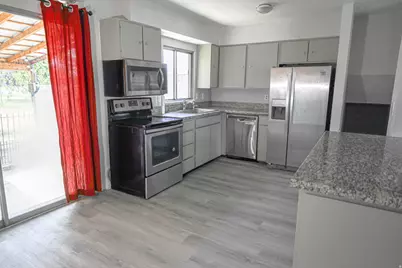 956 N 1175 W, Clinton, UT 84015 - Photo 2
