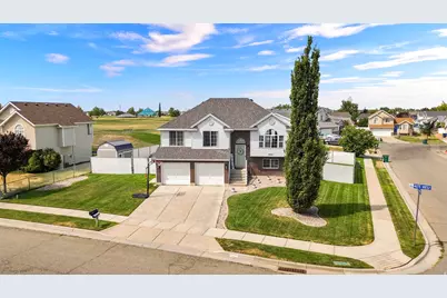 5621 S 4075 W, Roy, UT 84067 - Photo 2