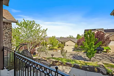 394 E Brewster Dr, Draper, UT 84020 - Photo 4