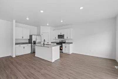 7146 Oquirrh Ranch Pkwy N, Eagle Mountain, UT 84005 - Photo 10