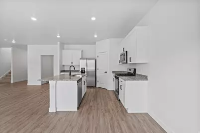 7146 Oquirrh Ranch Pkwy N, Eagle Mountain, UT 84005 - Photo 12