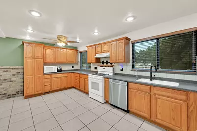 150 W 800 S, Springville, UT 84663 - Photo 18