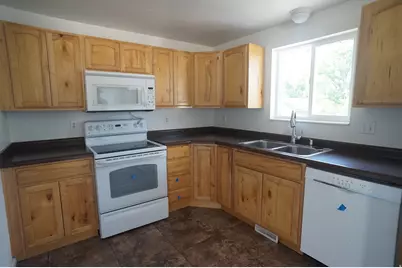 560 Pezel Rd, Tooele, UT 84074 - Photo 4