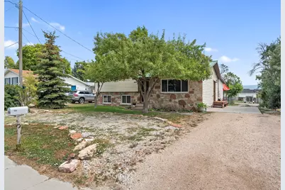 143 S Center St, Midway, UT 84049 - Photo 2