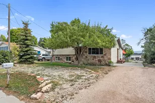 143 S Center St, Midway, UT 84049 - Photo 2