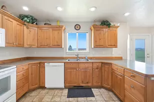 651 E 600 N, Roosevelt, UT 84066 - Photo 12