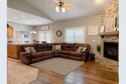 1087 Banbury Dr, Syracuse, UT 84075 - Photo 4