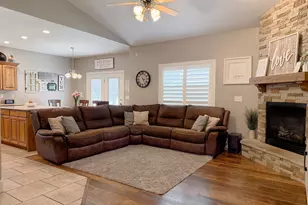 1087 Banbury Dr, Syracuse, UT 84075 - Photo 4