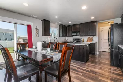 1457 W Waterfront Dr S, Syracuse, UT 84075 - Photo 8