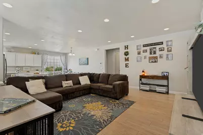 6078 N Boulter Peak Ln, Eagle Mountain, UT 84005 - Photo 10